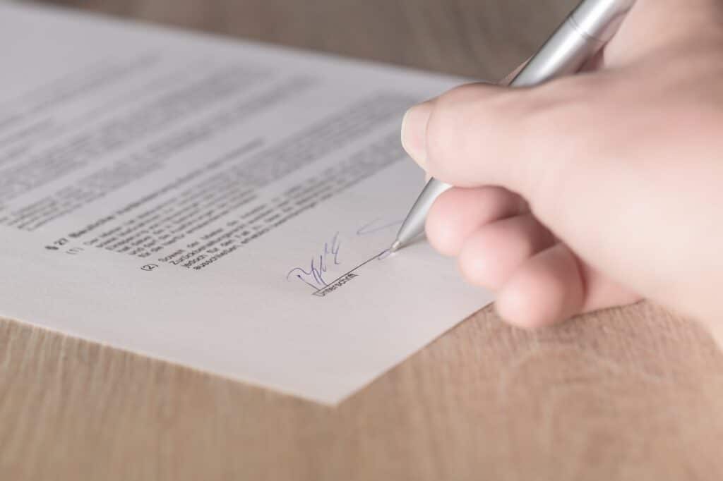 What are the elements of a contract in law?